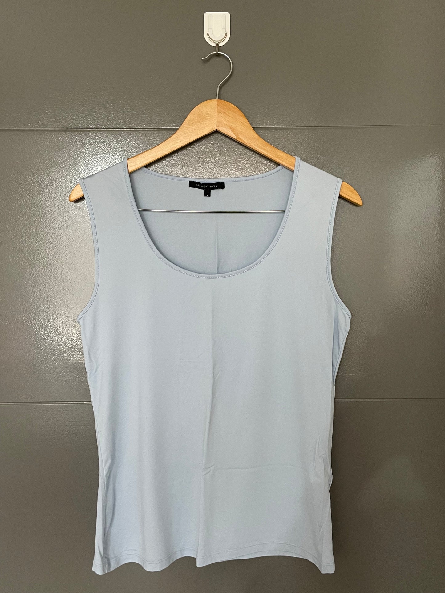 Polera musculosa celeste Basement talla L