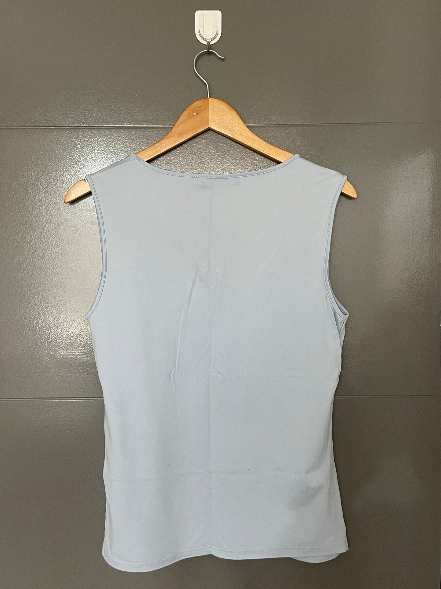 Polera musculosa celeste Basement talla L