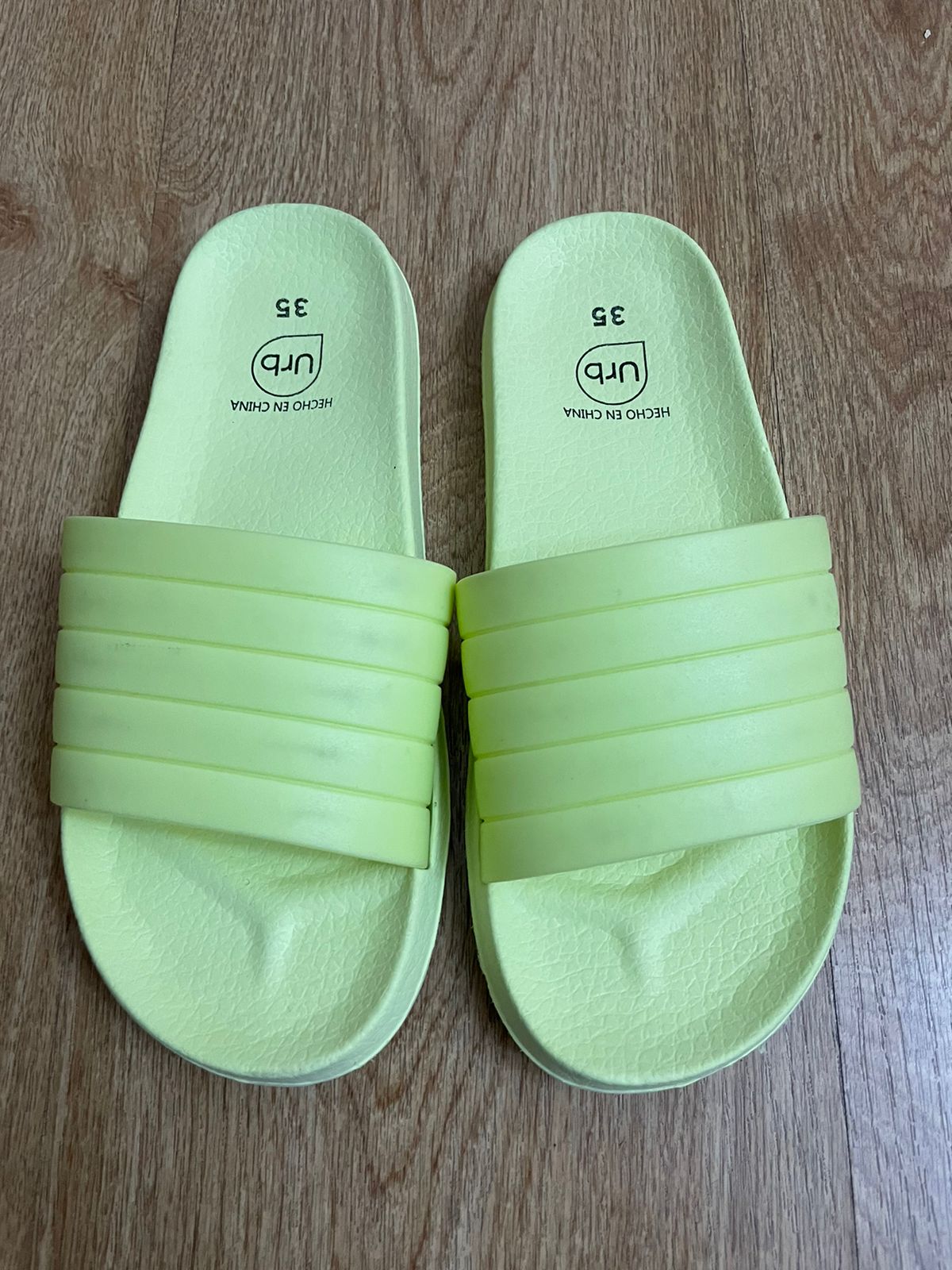 Sandalias amarillas talla 35
