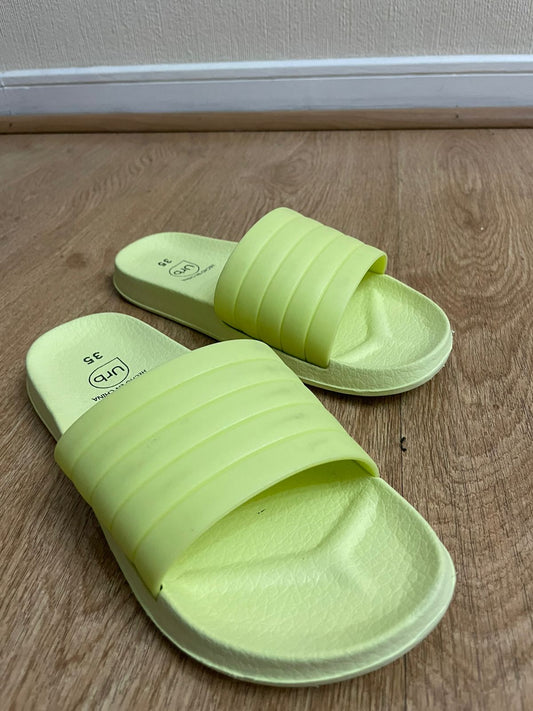 Sandalias amarillas talla 35
