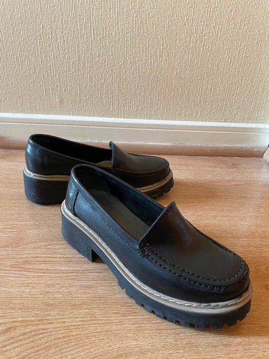 Zapato Mocasín cuero talla 35