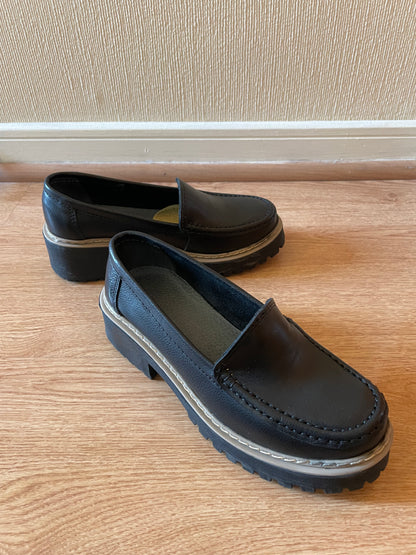 Zapato Mocasín cuero talla 35